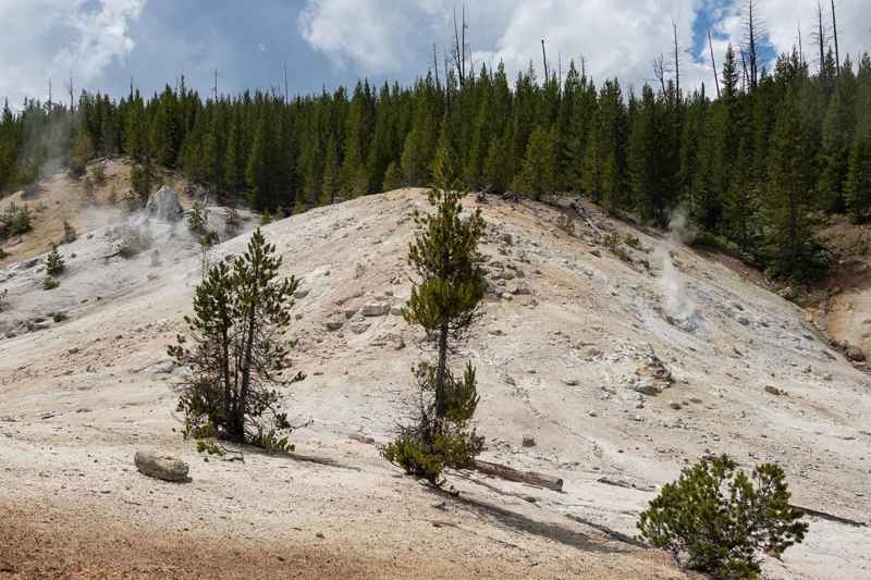 Monument Geyser Basin Trailhead