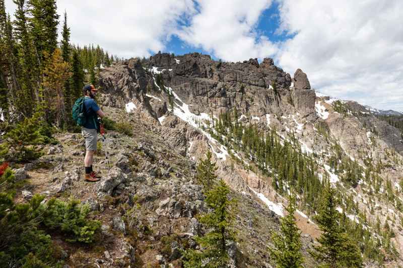 Sepulcher Mountain trail